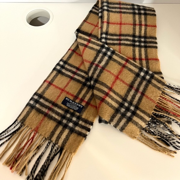 ‼️Black Friday SALE‼️Vintage Burberry Scarf - Picture 1 of 4